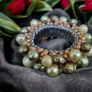 Stretchy Green Ball Bracelet